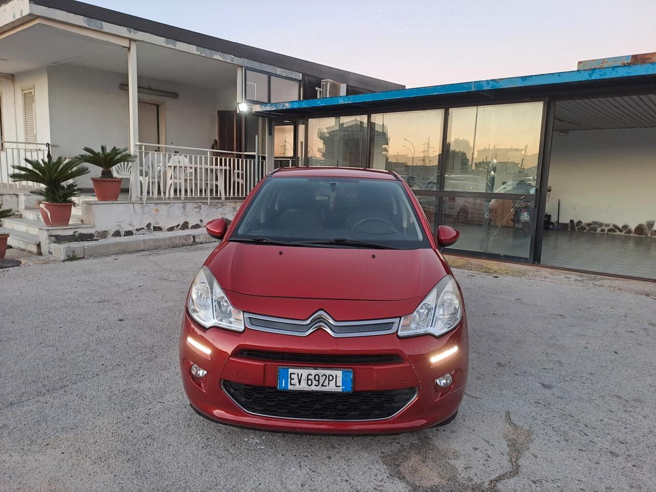 Citroen C3 1.2 benz Restayling km120.000