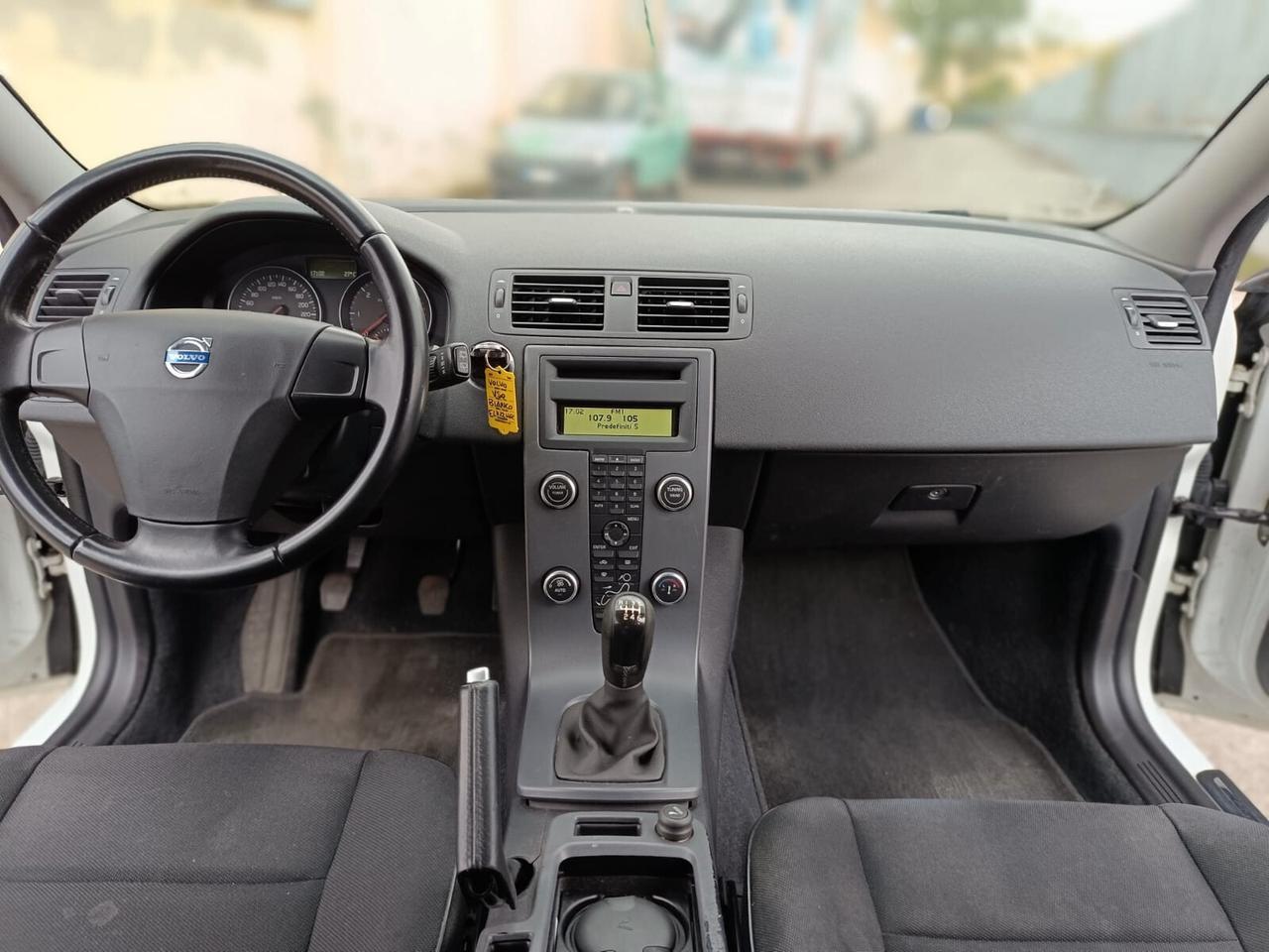 Volvo V50 D2 R-design