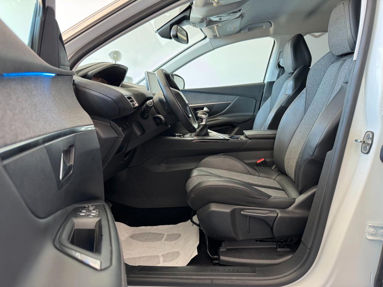 Peugeot 3008 1.6 hdi Allure 120cv Carplay Cockpit Uniprop
