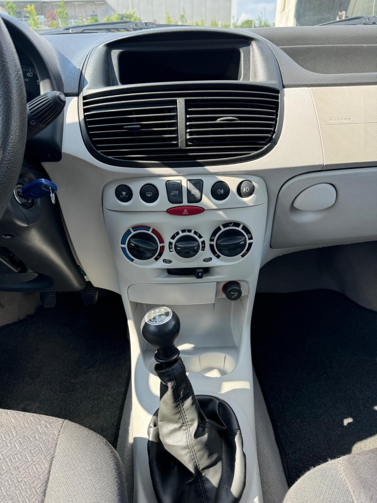 Fiat Punto 1.2i cat 5 porte ELX neopatentati