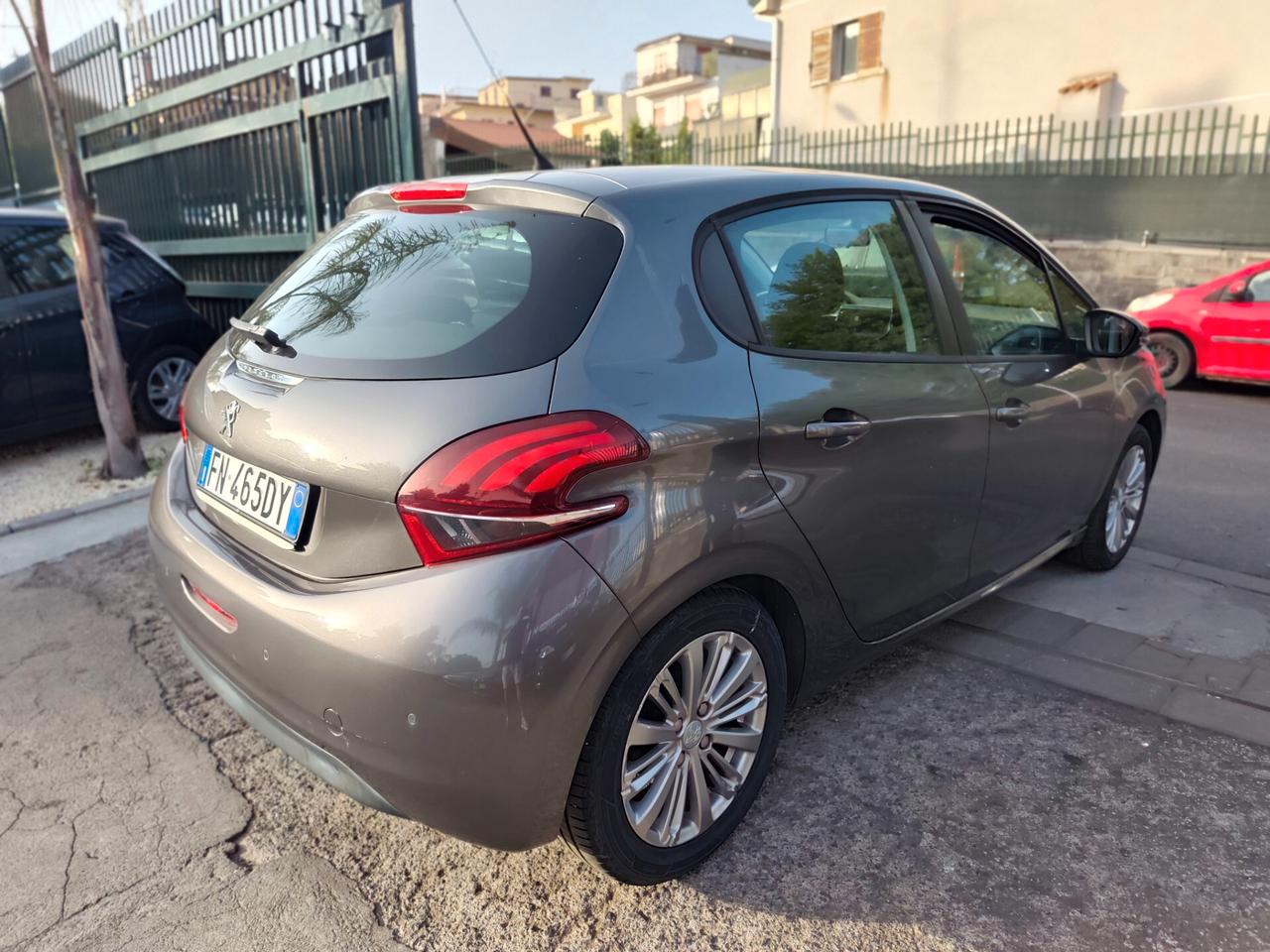 Peugeot 208 PureTech 82 5 porte Black Line