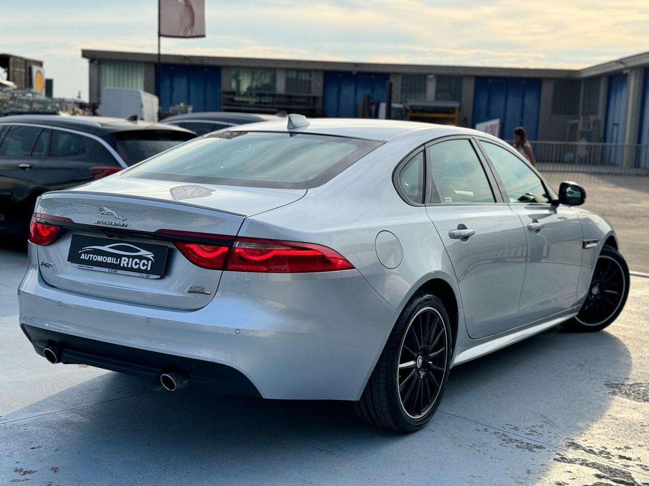 Jaguar XF 2.0 D 240 CV AWD aut. R-Sport