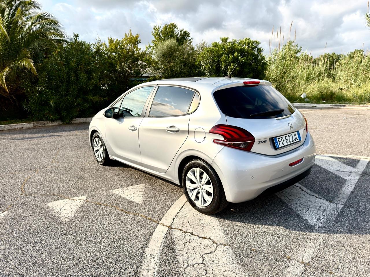 Peugeot 208 PureTech 82 5p. GPL Access