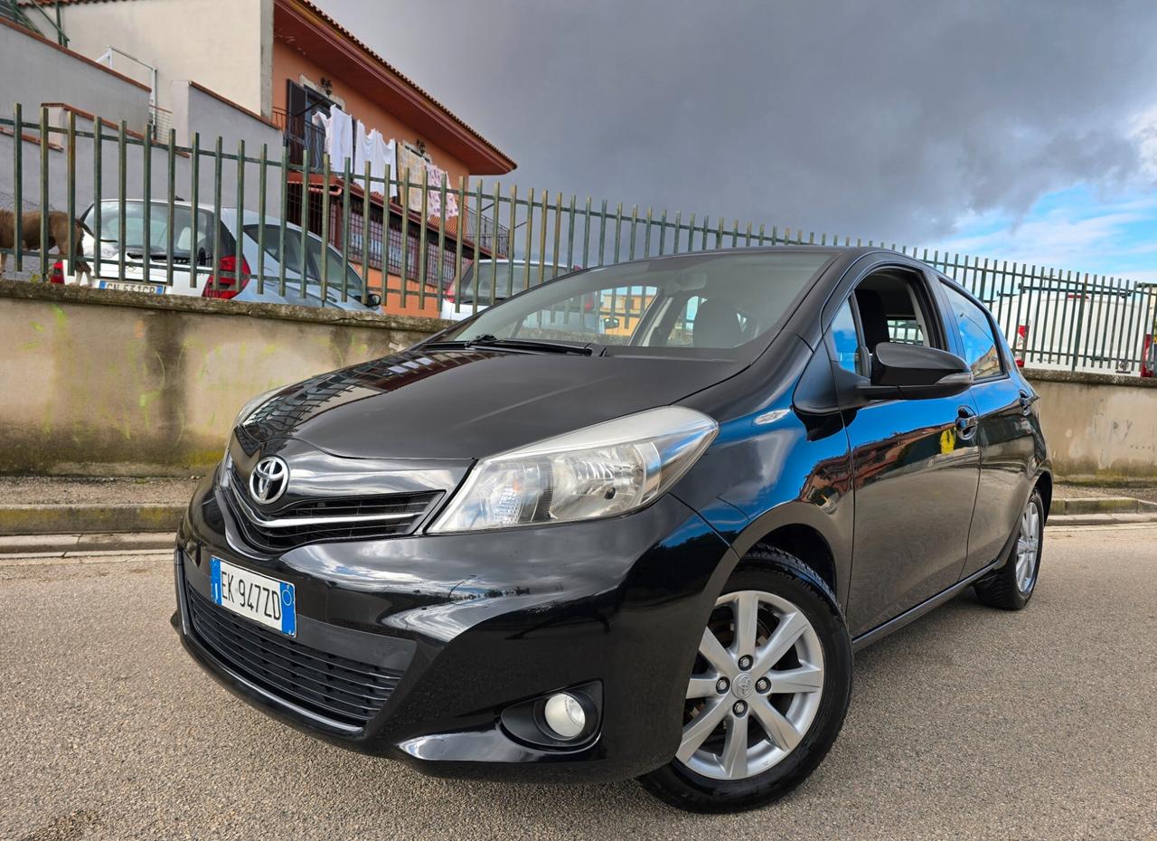 TOYOTA YARIS LOUNGE 1.0B NUOVISSIMA DI TUTTO