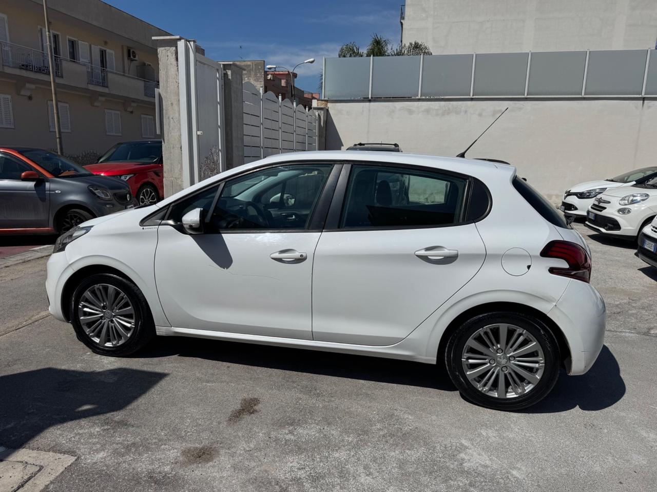 Peugeot 208 1.6 DIESEL 75CV 2015