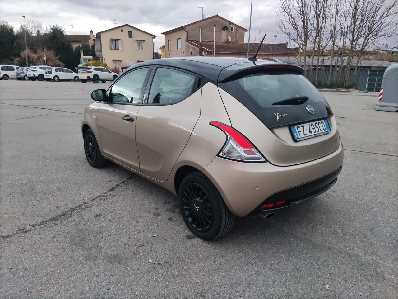 Lancia Ypsilon 1.2 69 CV 5 porte S&S Gold