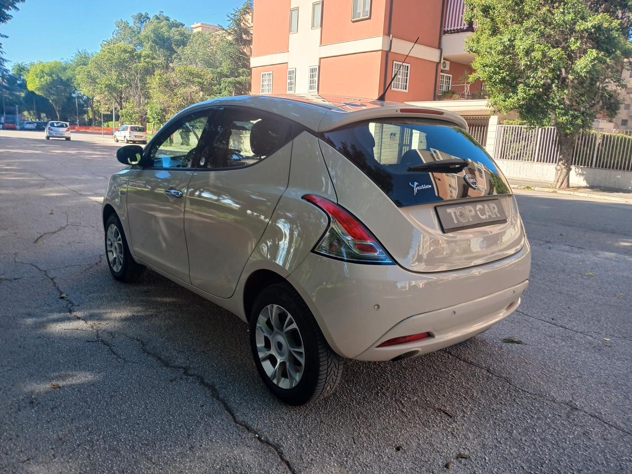 Lancia Ypsilon 0.9 TwinAir 85 CV 5 porte Metano Ecochic Platinum