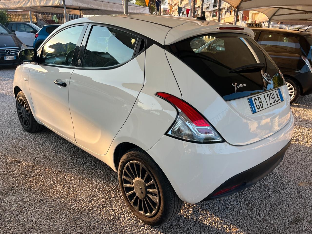 Lancia Ypsilon 1.0 IBRIDA/BENZINA 12348 KM CERTIFICATI UNICO POROPRIETARIO