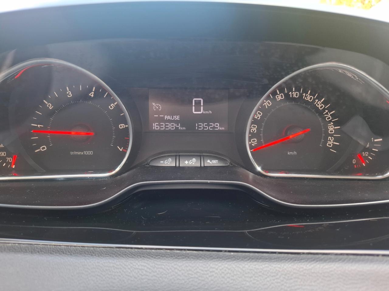 Peugeot 208 1.2 VTi 82 CV 5 porte Allure