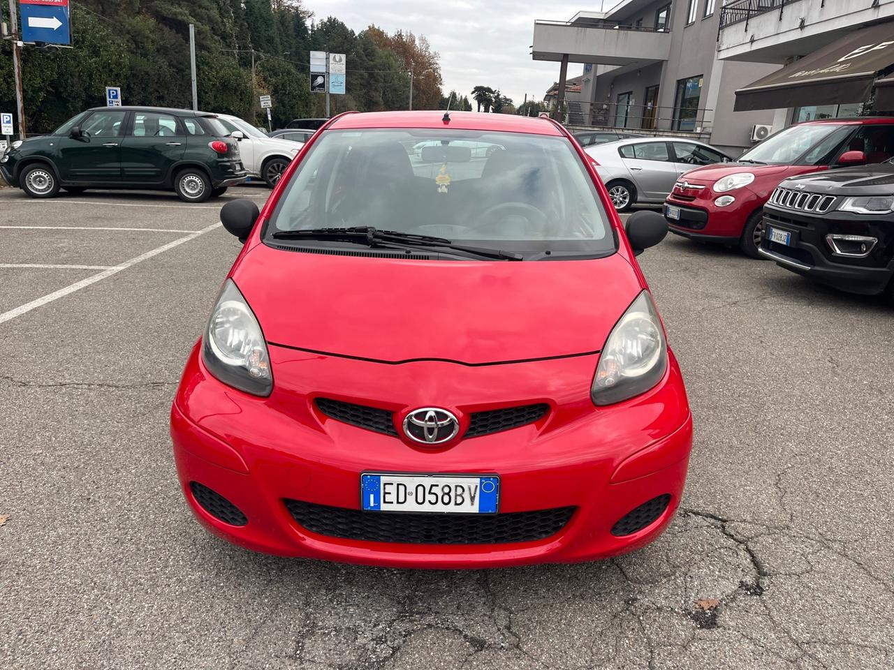 Toyota Aygo 1.0 12V VVT-i 5 porte Sol GPL/68CV/neopatentato