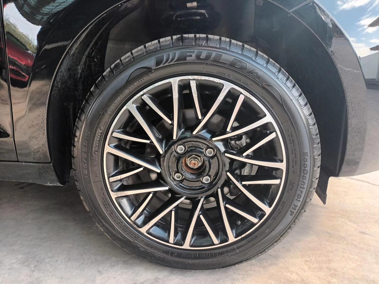 Lancia Ypsilon 1.0 Platino Hybrid 70 CV