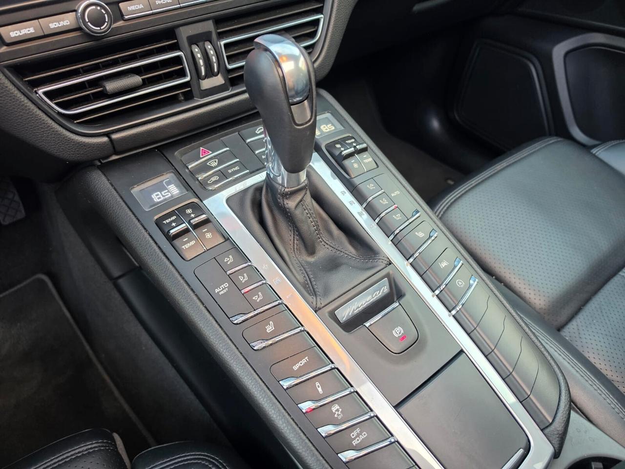 Porsche Macan FULL TETTO PASM