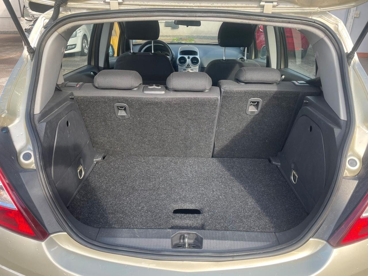 Opel Corsa 1.2 5 porte Cosmo