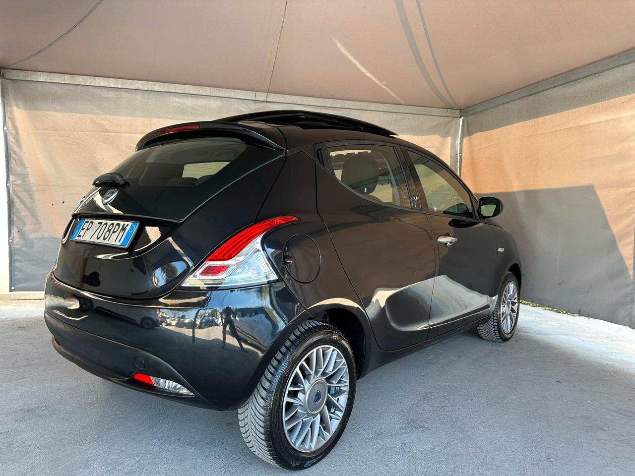 Lancia Ypsilon 1.2 69 CV 5 porte Platinum
