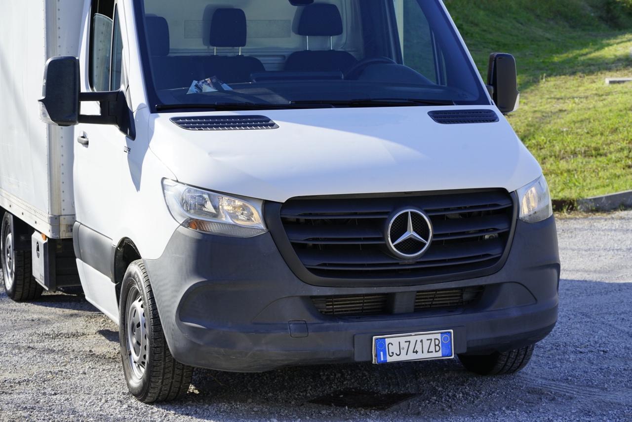 Mercedes Benz 311 Tra Ant con Sponda