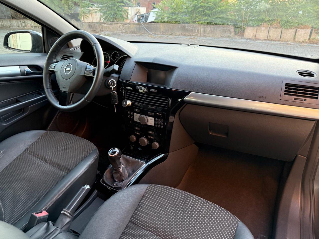Opel Astra GTC 1.7 CDTI 125CV 3 porte Cosmo