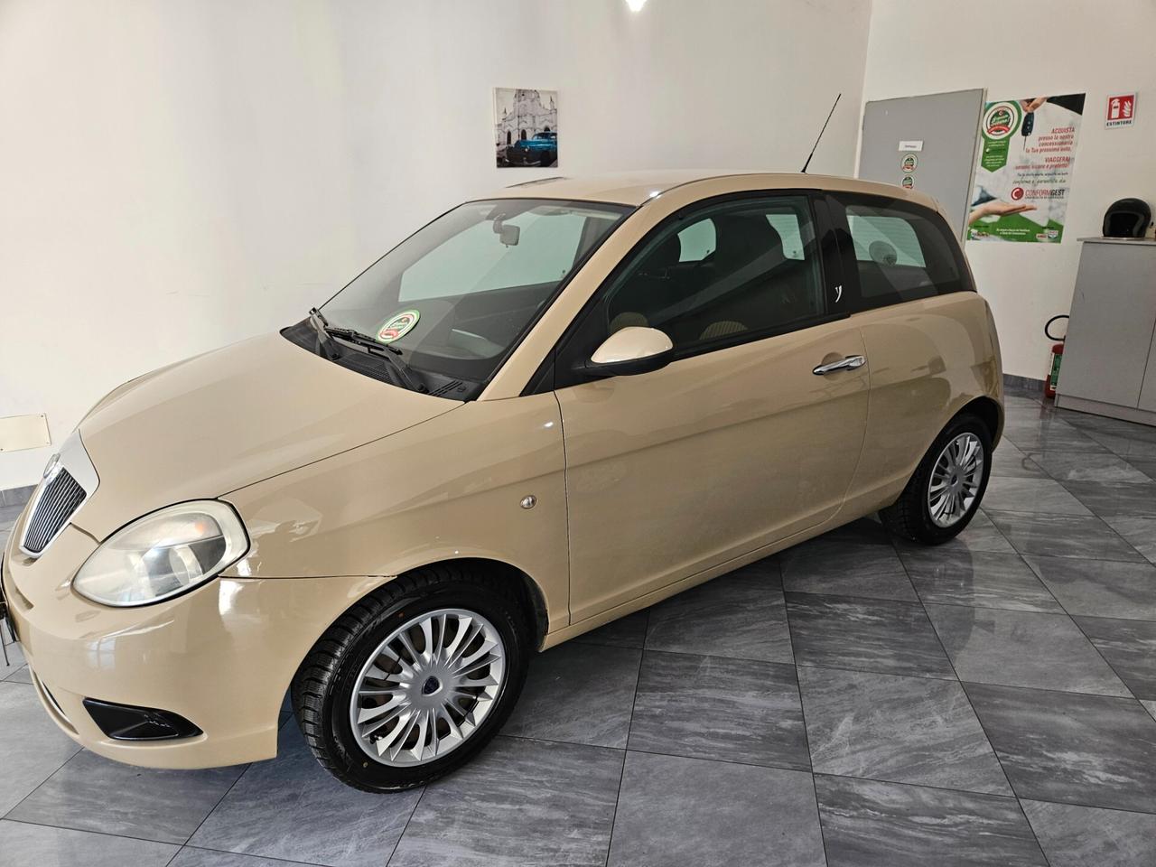 Lancia Ypsilon 1.4 16V Oro Plus