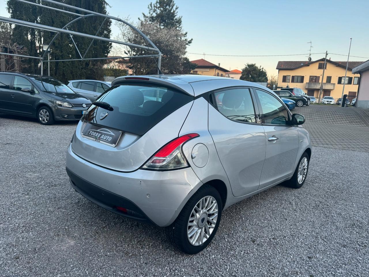 Lancia Ypsilon 1.2 69 CV 5 porte S&S Silver NEOPATENTATI