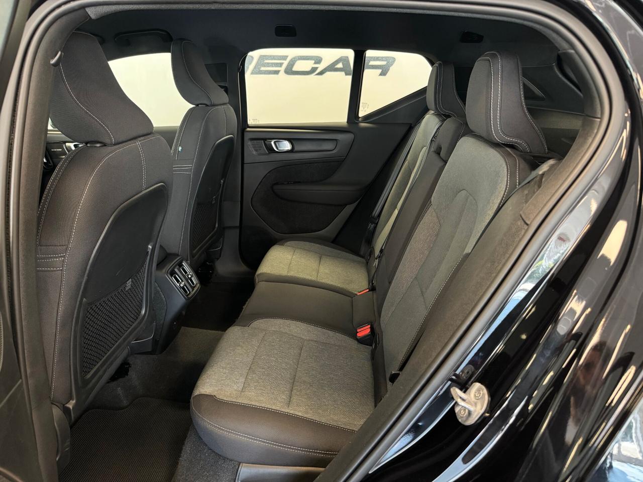 Volvo XC40 B3 automatico Plus Dark BLACK PACK UNIPROP. PEDANE
