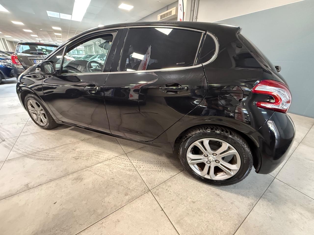 Peugeot 208 1.4 HDi 68 CV 5 porte Allure Ok Neopatentati