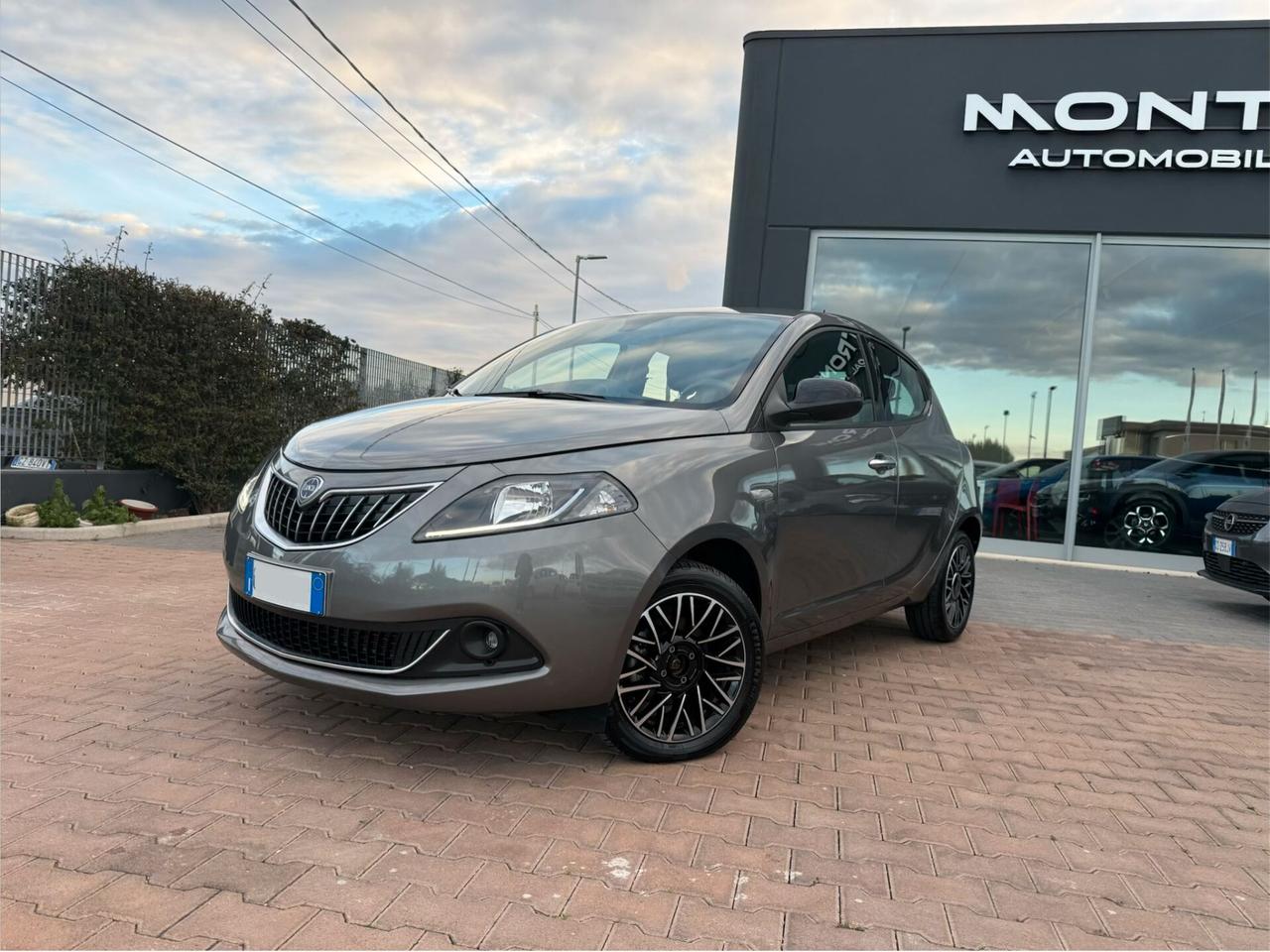 Lancia Ypsilon 1.0 FireFly 5 porte S&S Hybrid Platino