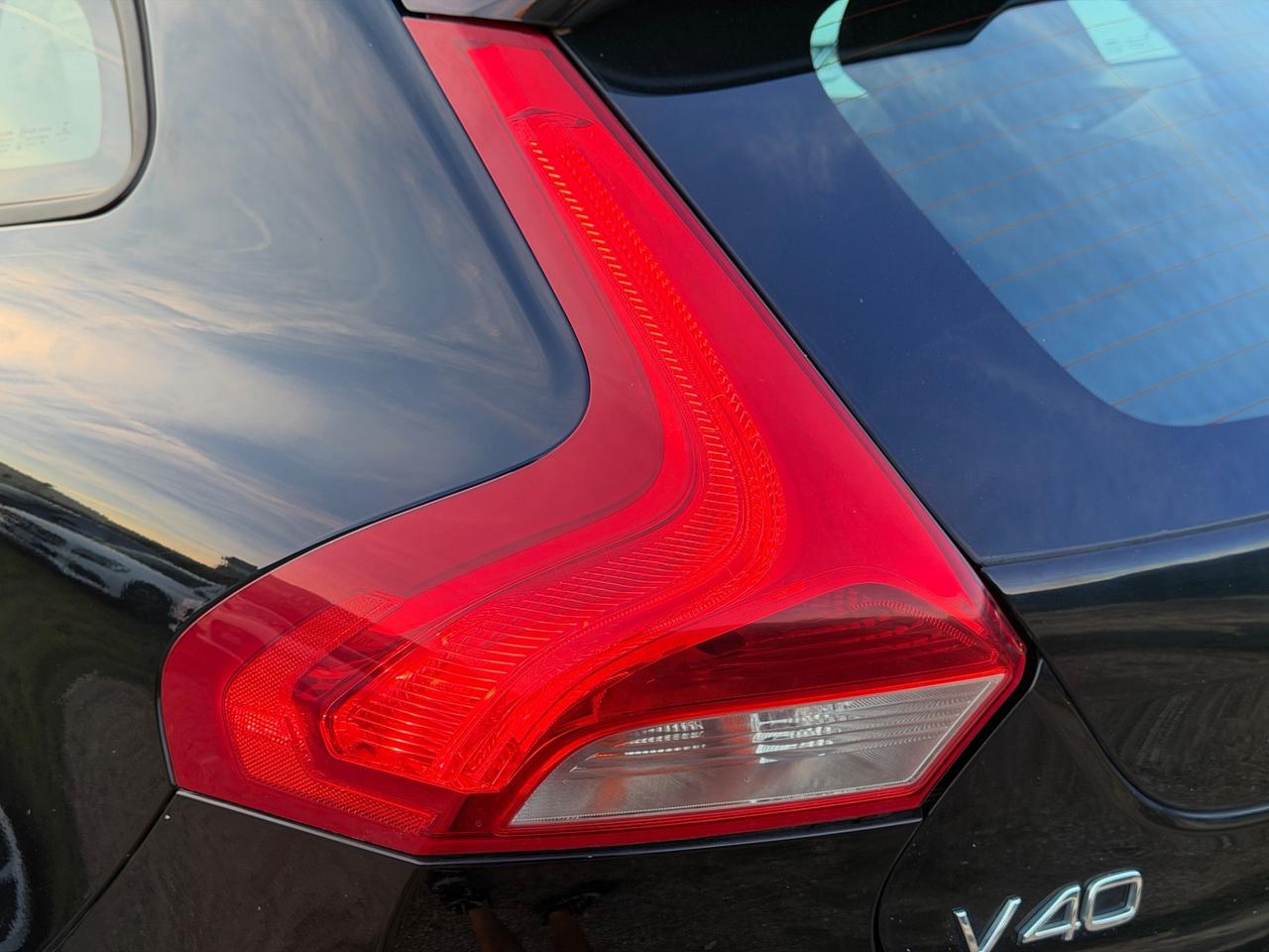 Volvo V40 D2 Inscripción 2.0 120cv 2018 MOTORE NUOVO
