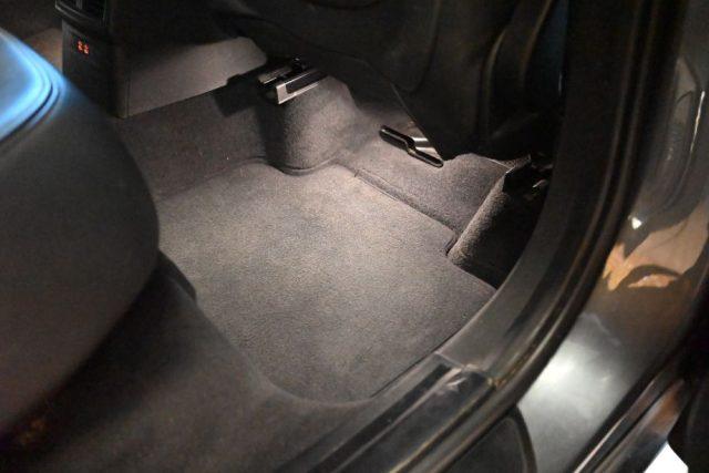 BMW X1 SDRIVE 18d SPORT BLACKLINE AUT.NAVI LED18"TEL FULL