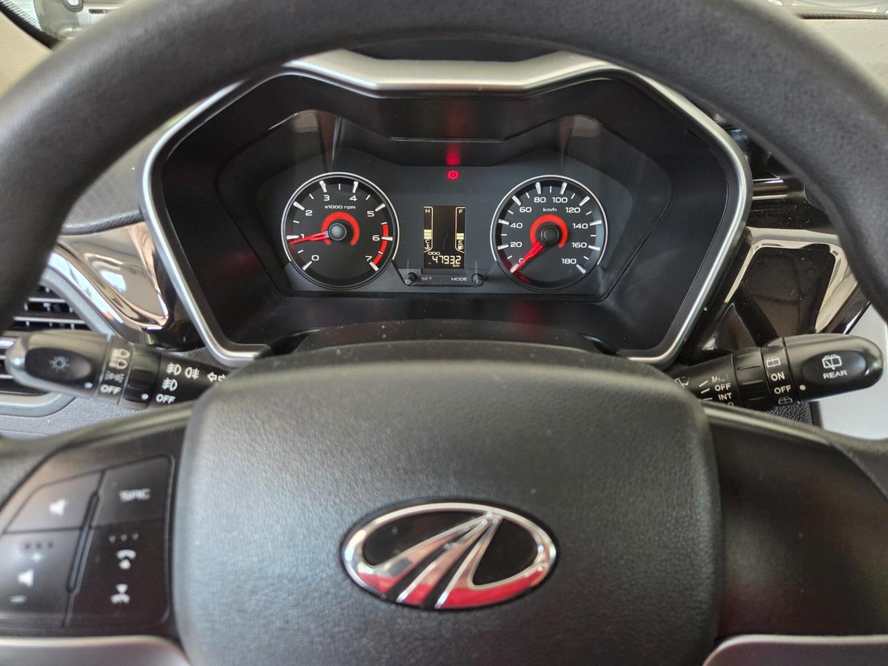 Mahindra KUV100 1.2 VVT K8 87cv