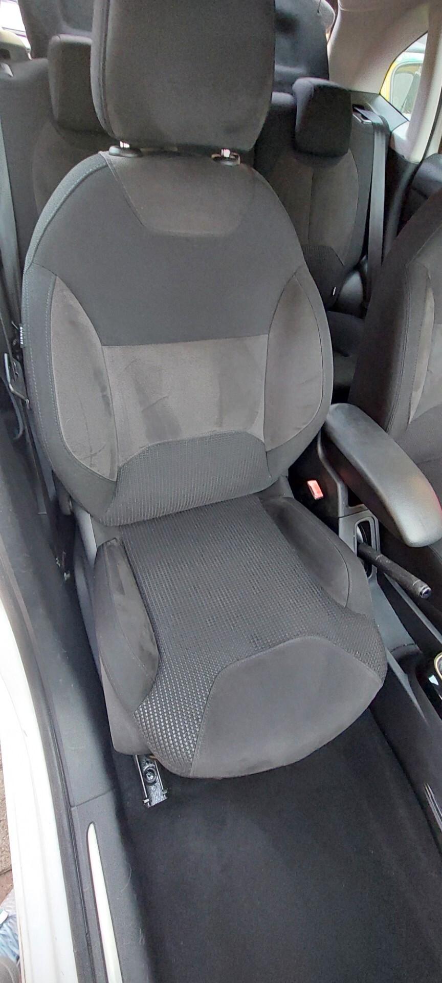 C3 EXCLUSIVE TETTO ZEN IN VETRO 1,4 DIESEL 70 CV NAVIGATORE TELEFONO SENSORI FULL IMPECCABILE