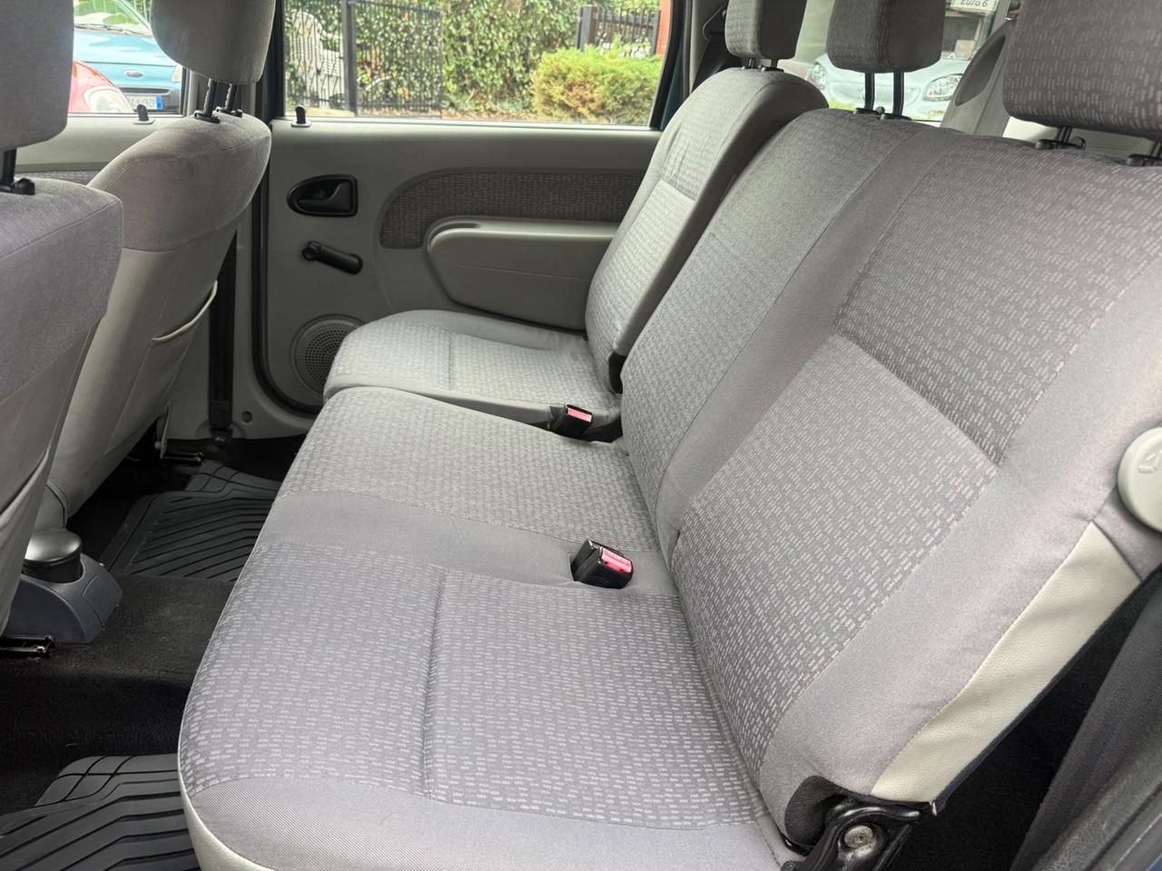 Dacia Logan MCV 1.6 16V 5 posti Lauréate