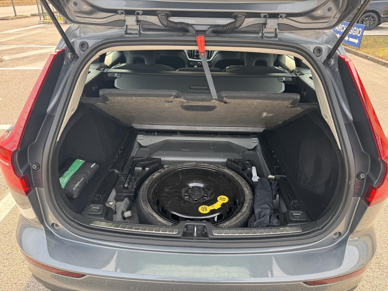 Volvo V60 B4 (Diesel/Hybrid) Momentum Business