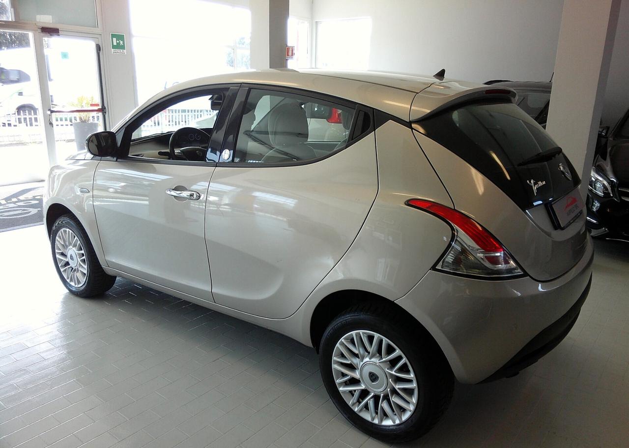 Lancia Ypsilon 0.9 TwinAir 85 CV 5 porte Metano Ecochic Gold NEOPATENTATI