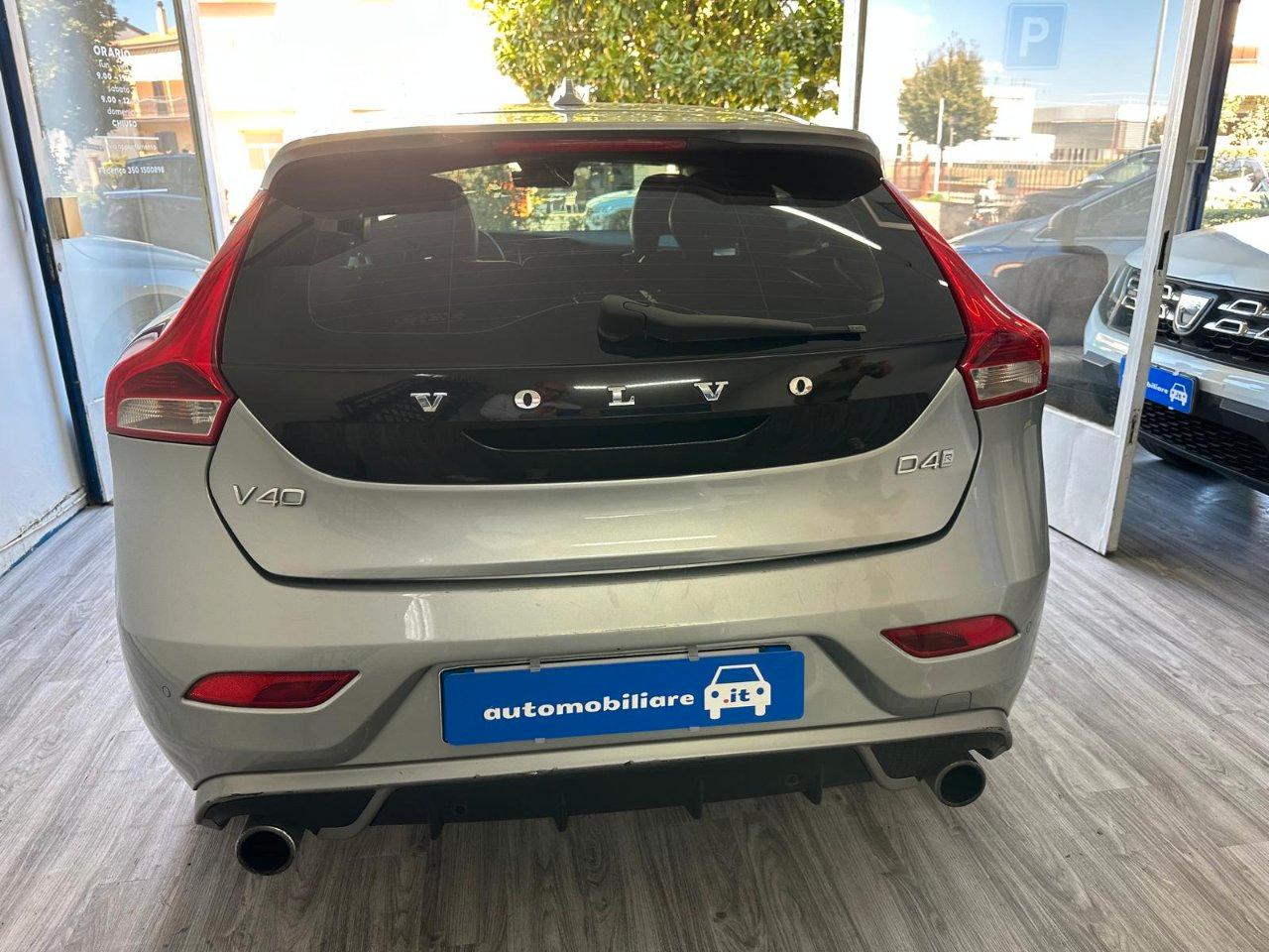 Volvo V40 2.0 d4 R-design Momentum 190cv geartronic my17