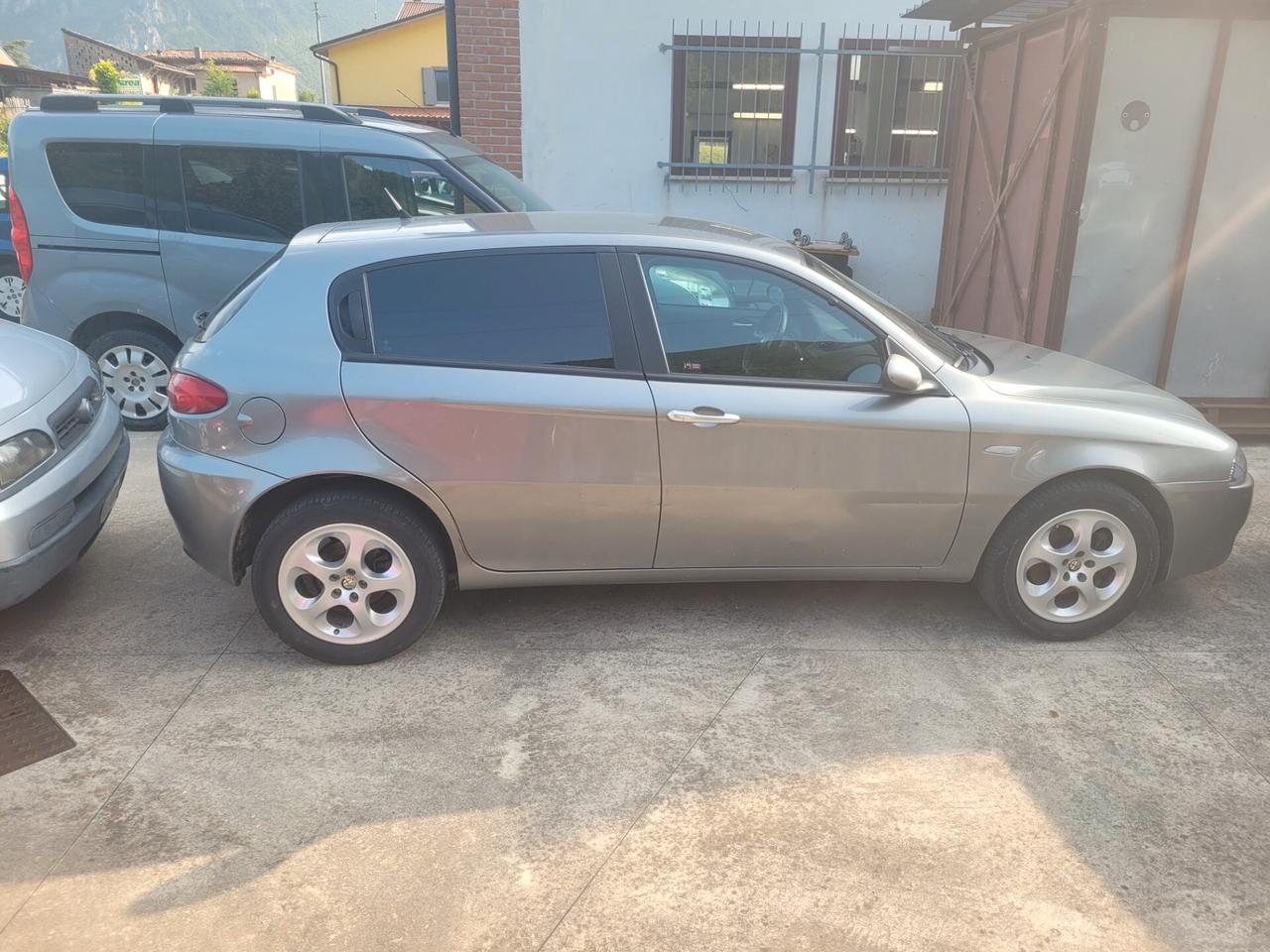 Alfa Romeo 147 1.9 JTD (120) 3 porte Distinctive