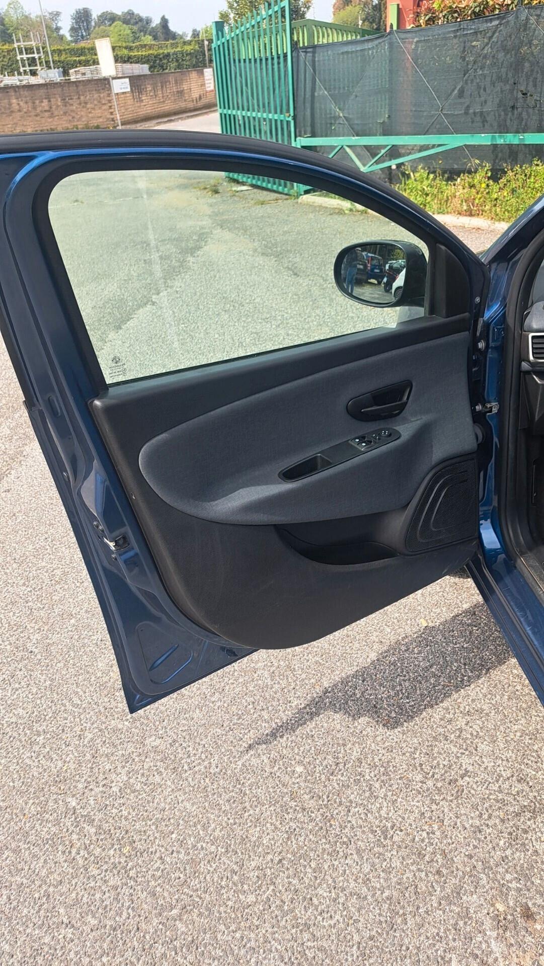 Lancia Ypsilon 1.0 FireFly 5 porte S&S Hybrid Ecochic Gold