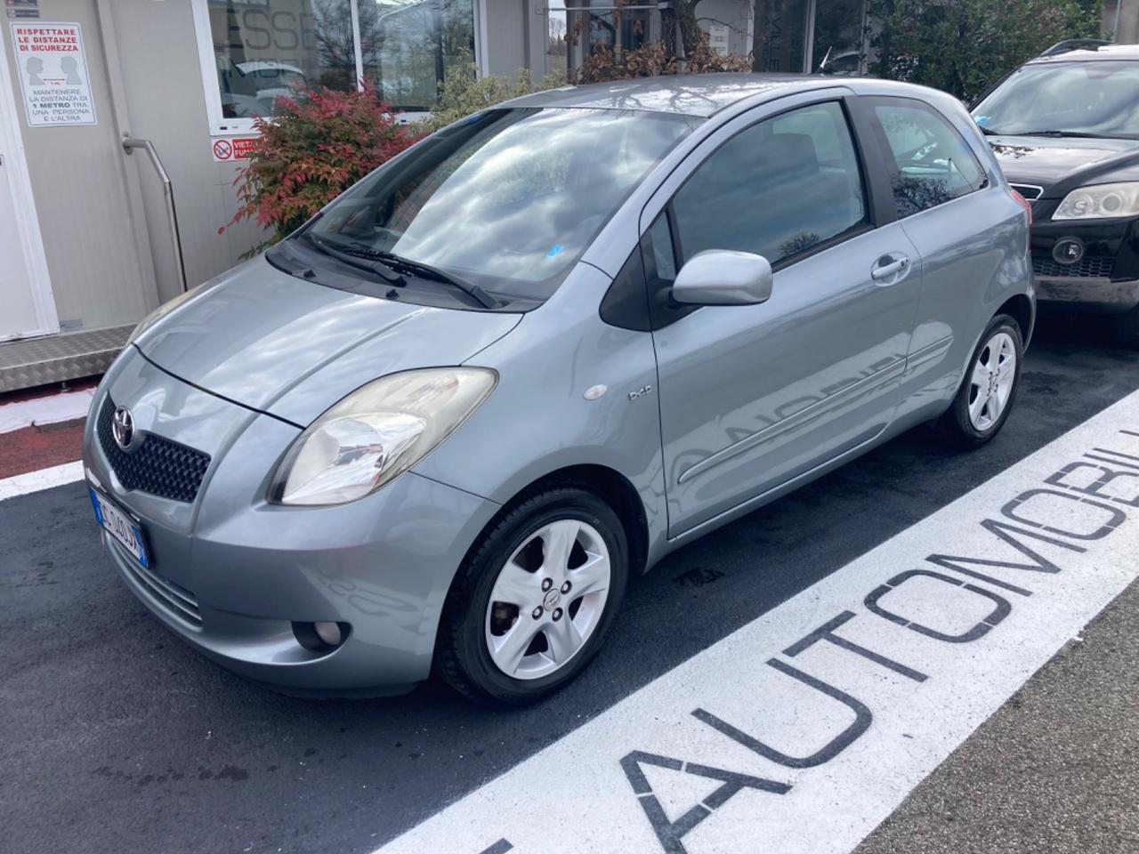 TOYOTA YARIS CAMBIO AUTOMATICO (DA VETRINA)