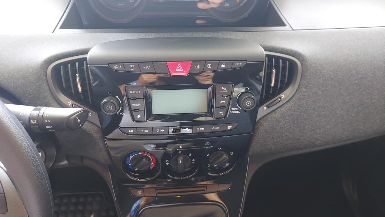 Lancia Ypsilon 1.0 FireFly 5 porte S&S Hybrid Silver Plus - Nessun vincolo