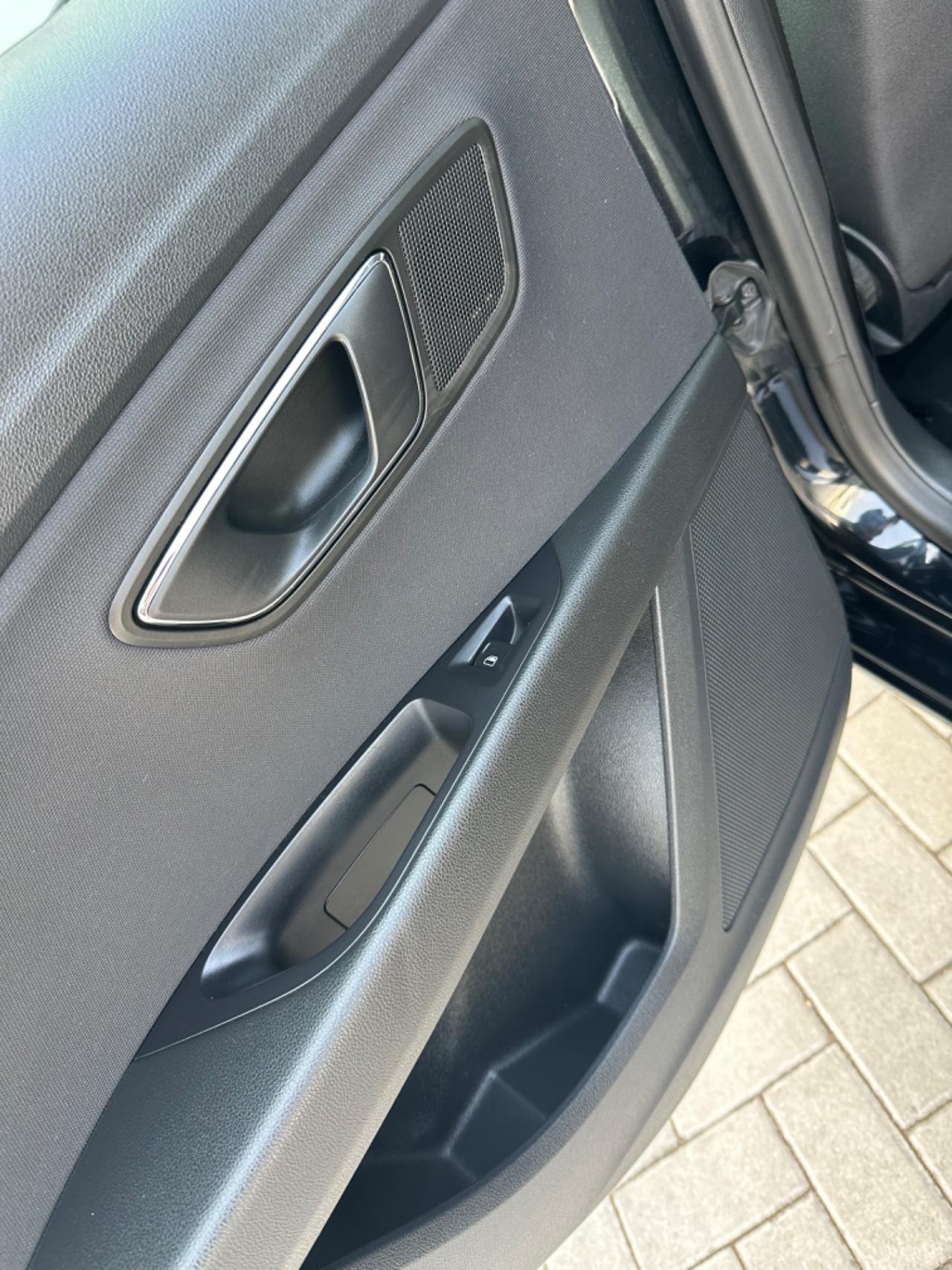 Seat Leon 1.6 TDI 105 CV ADATTA A NEOPATENTATI