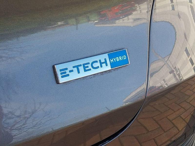 Renault Captur 1.6 E-TECH Hybrid Intens Auto 145cv 1.6 E-Tech hybrid Intens 145cv auto