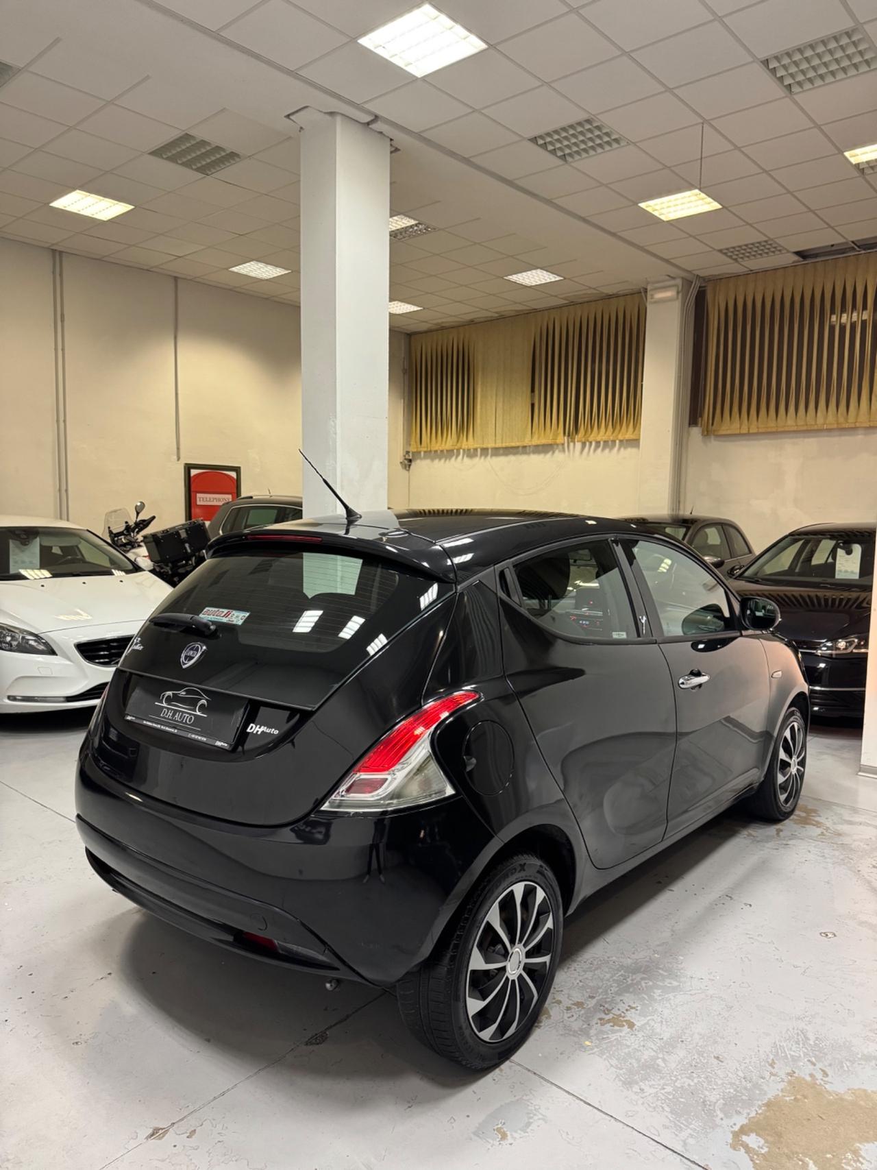 Lancia Ypsilon 1.2 69 CV 5 porte Platinum