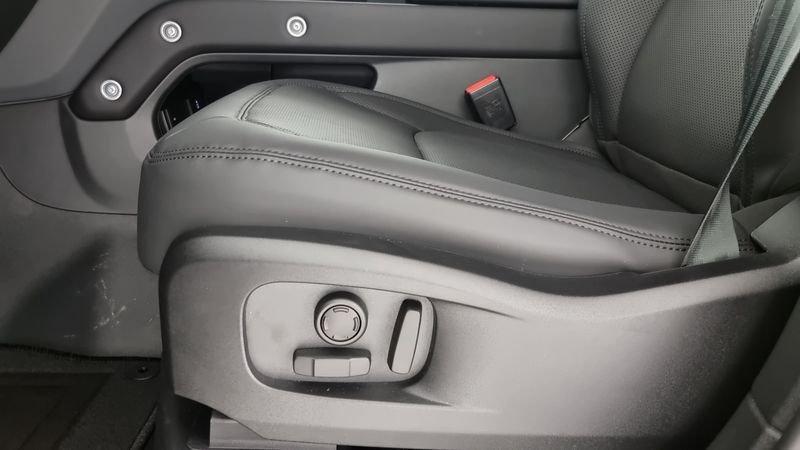 Land Rover Defender 110 3.0D I6 200 CV AWD Auto X-Dynamic SE