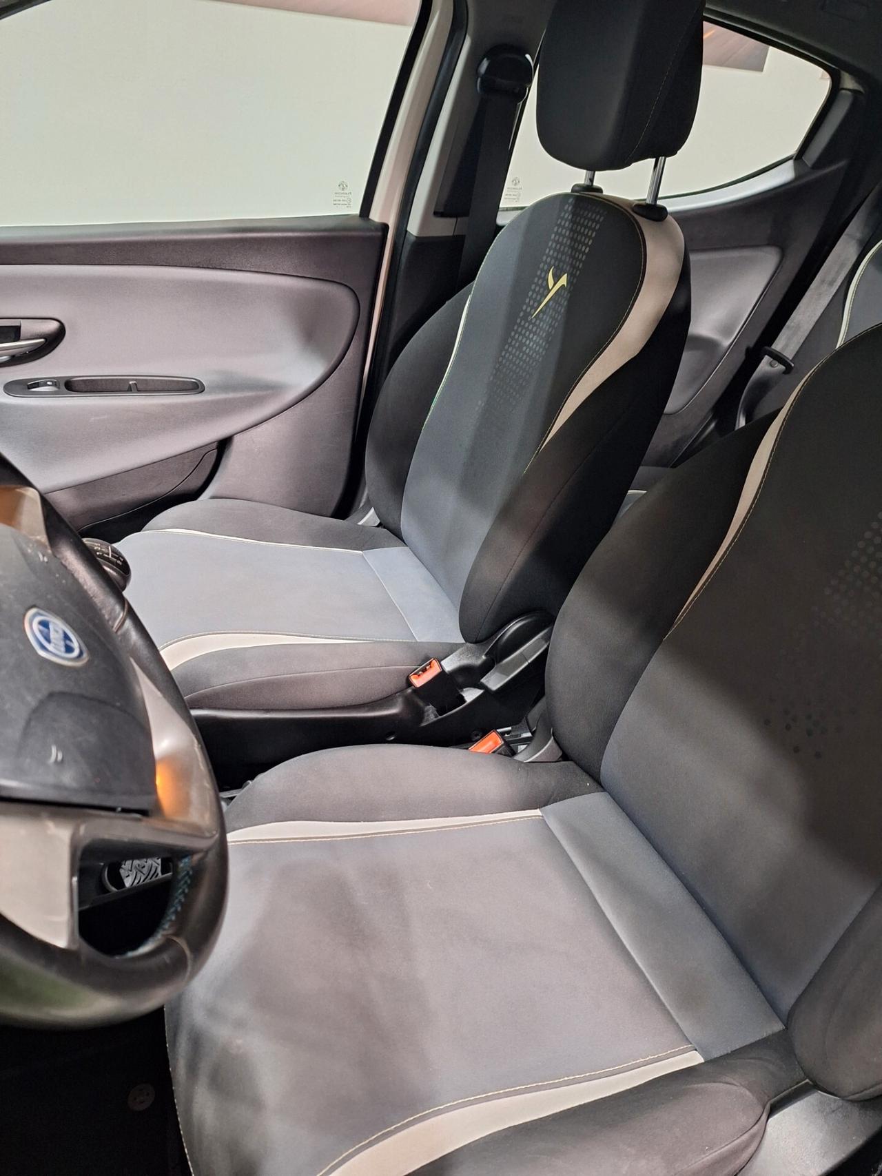 Lancia Ypsilon 1.2 69 CV 5 porte 2015