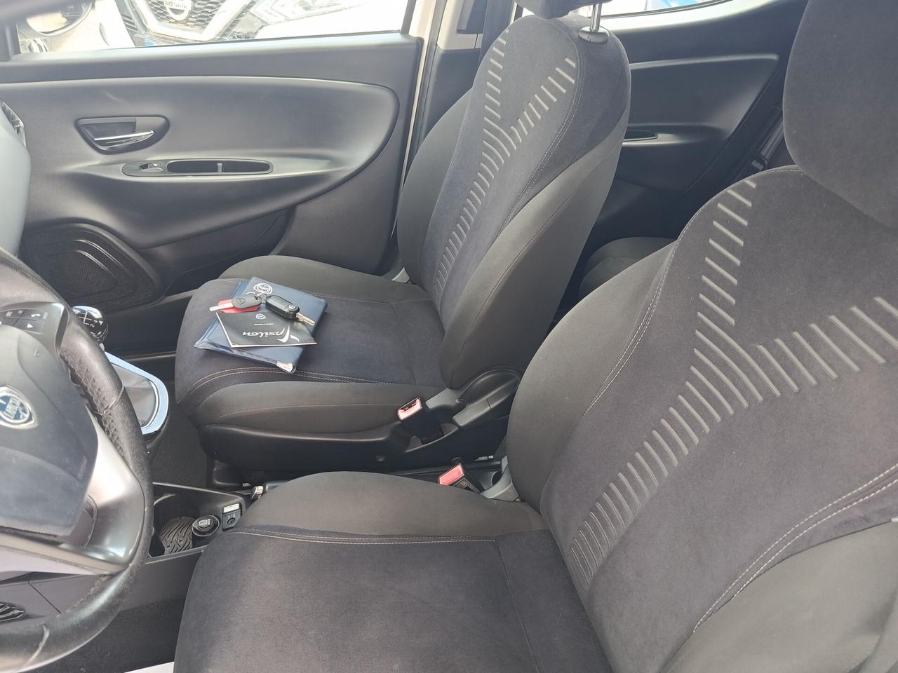 Lancia Ypsilon 1.2 69CV 5 porte S&S Gold