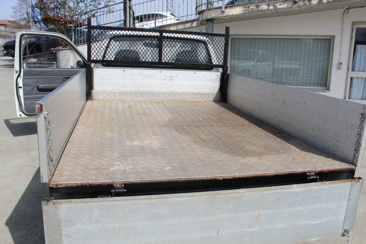 TOYOTA Hilux 2.5 extra cab