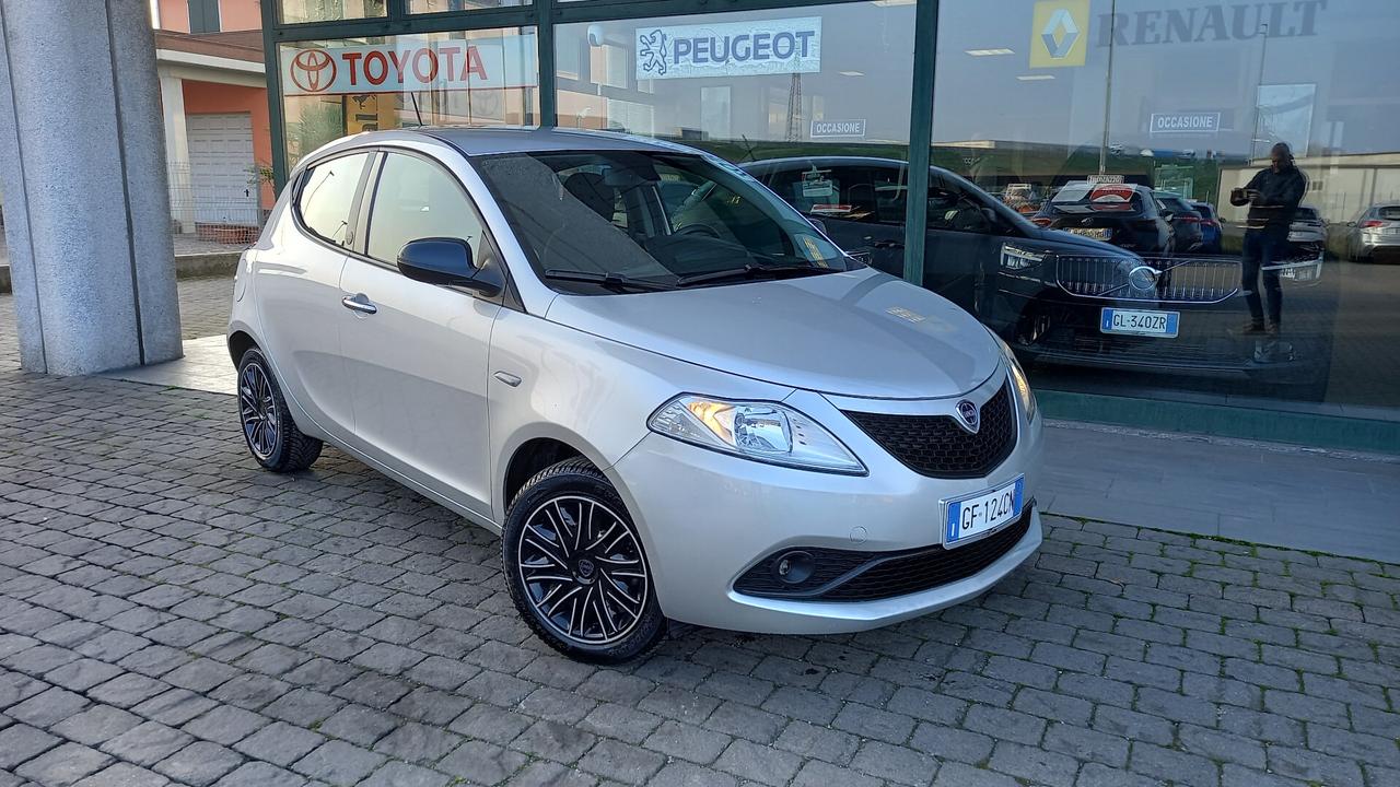 Lancia Ypsilon 1.0 FireFly 5 porte S&S Hybrid Gold