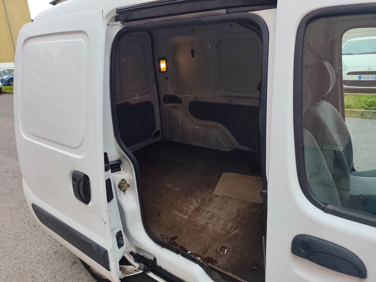 Renault Kangoo 1.5 dCi 65CV neopatentati