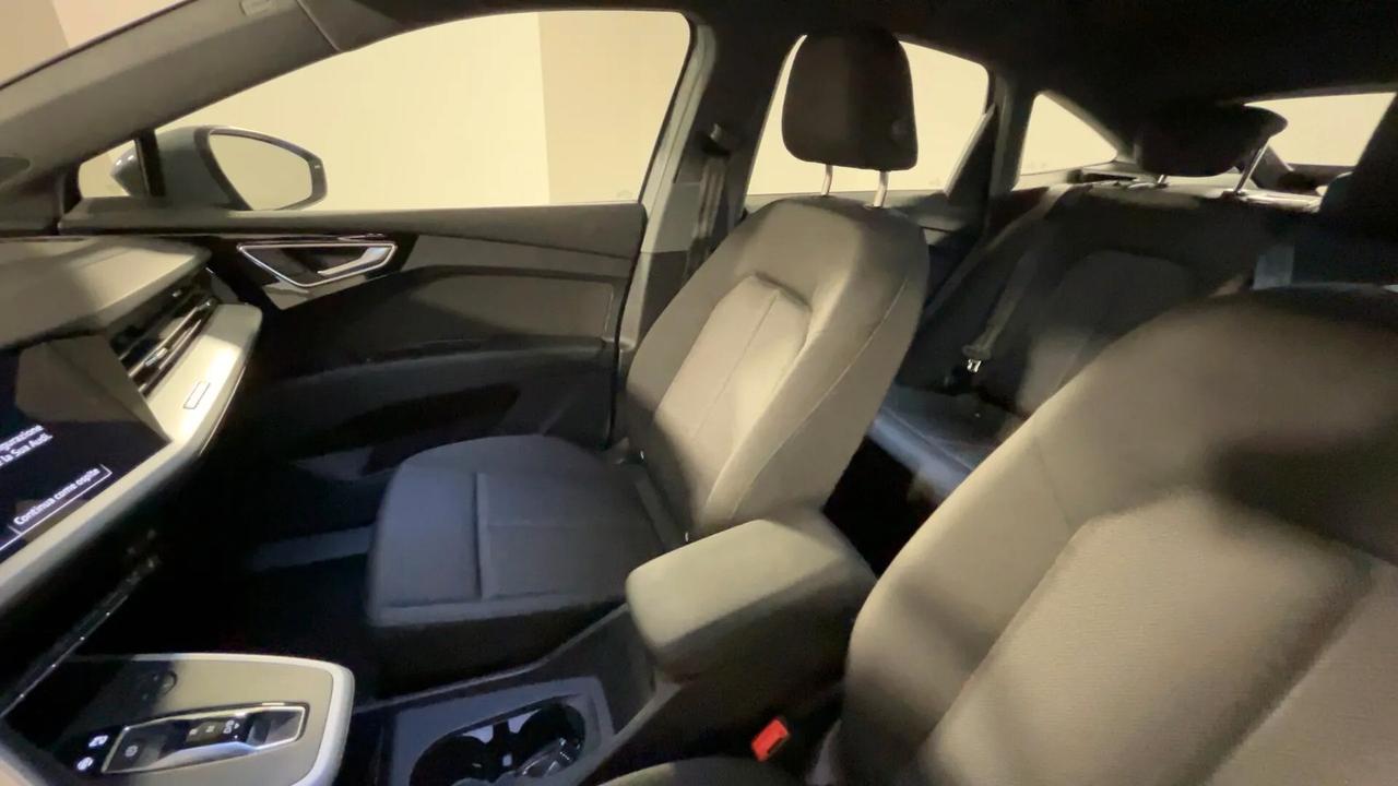 Audi Q4 35 e-tron Business