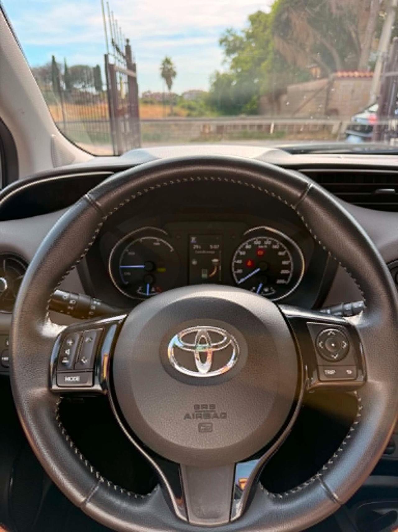 Toyota Yaris 1.5 Benz/Ibrida OK Neop. NO VINCOLO
