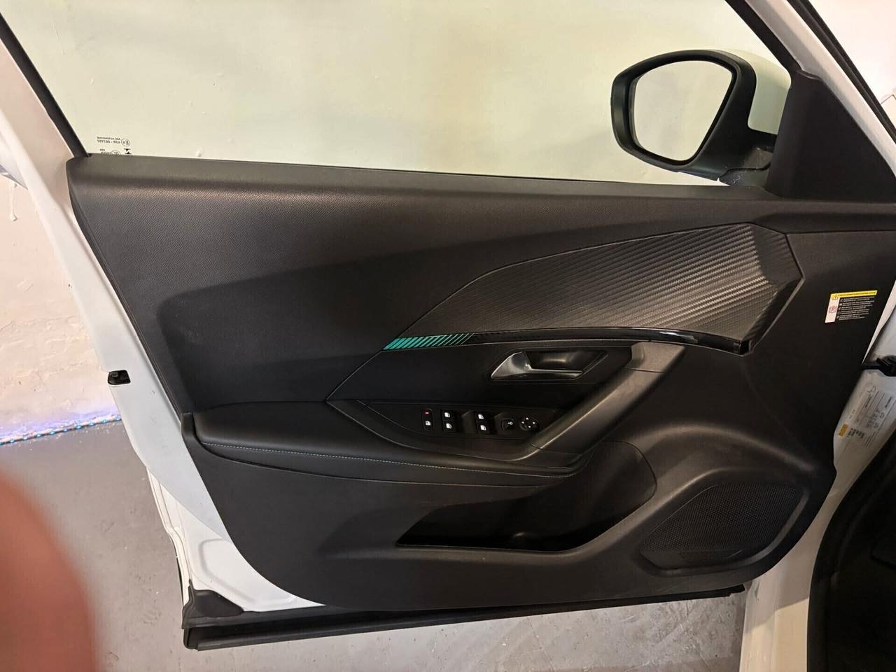 Peugeot 2008 BlueHDi 130 S&S EAT8 Allure-.
