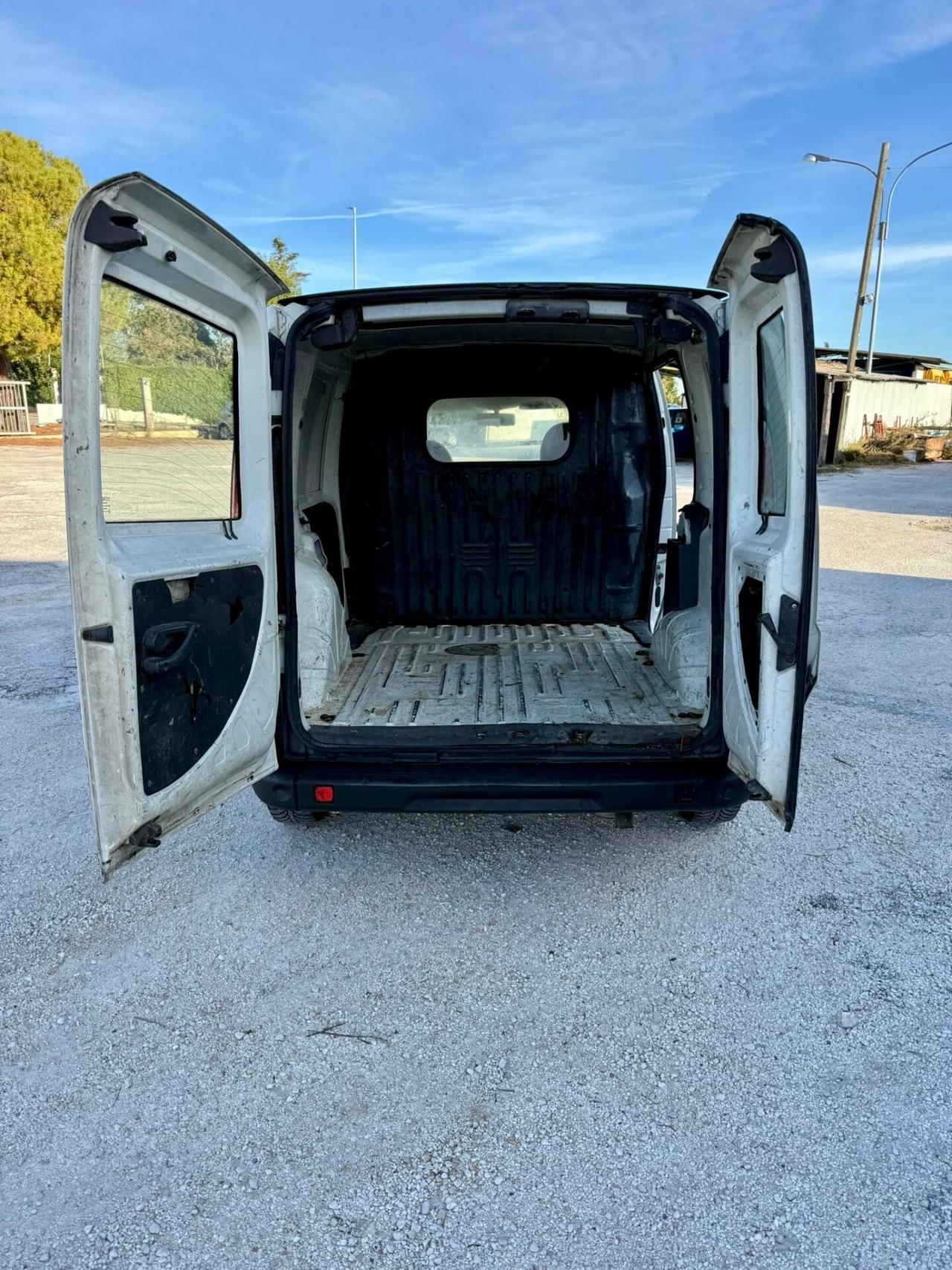 Furgone Fiat Doblò cargo 1.9 MJT 105 CV neopatentati